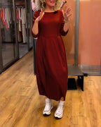 Beatrice - Slimming dress with round neckline