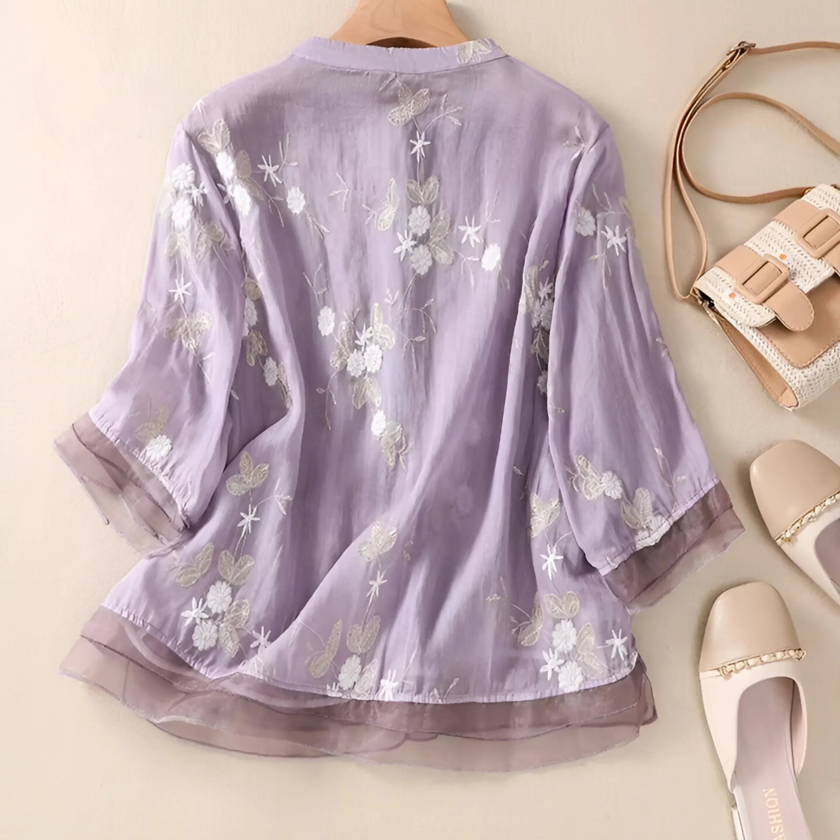 EMILIE | COTTON TOP WITH EMBROIDERED FLOWERS
