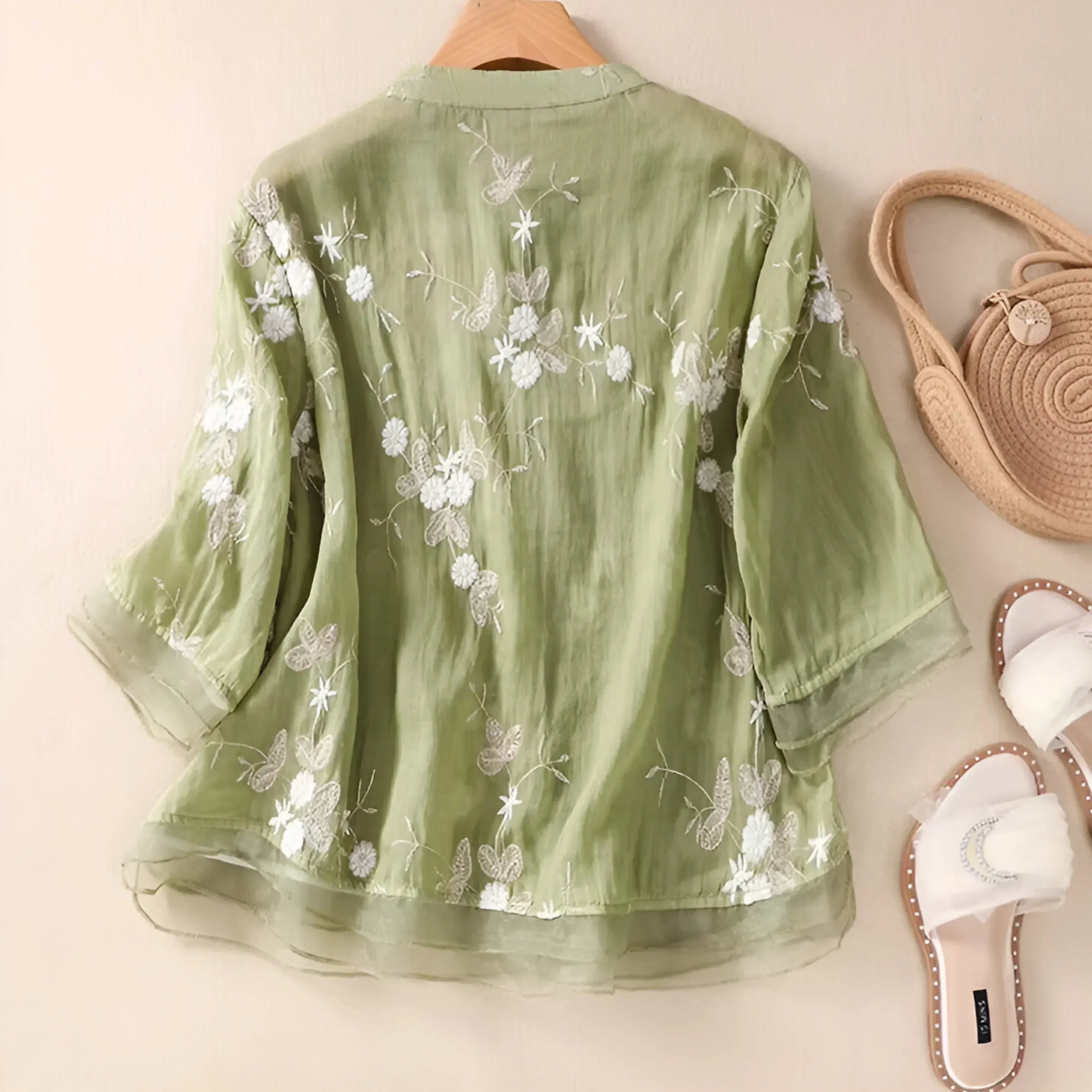EMILIE | COTTON TOP WITH EMBROIDERED FLOWERS