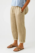 Relaxed cropped trousers in soft beige with an elastic waistband and pockets for comfort and style. 0