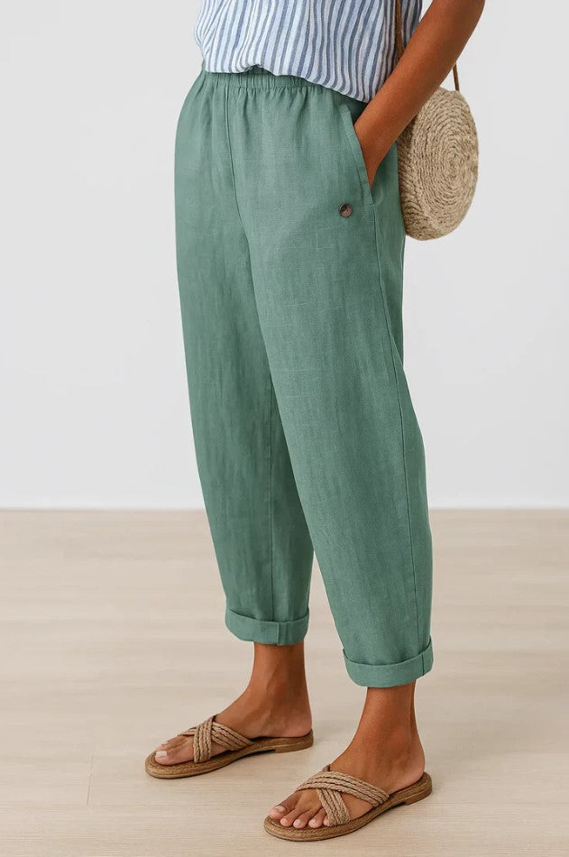 Relaxed cropped trousers in soft beige with an elastic waistband and pockets for comfort and style. 5