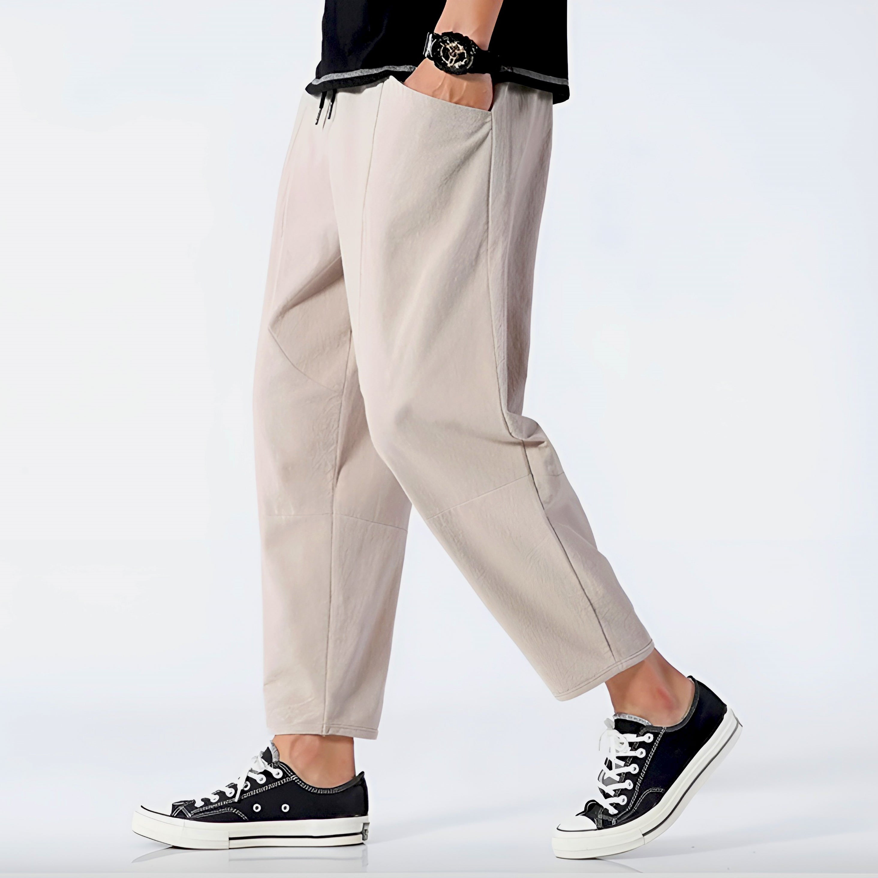 Light beige cropped pants in a relaxed fit, made from a soft cotton-linen blend, featuring a drawstring waist. 1