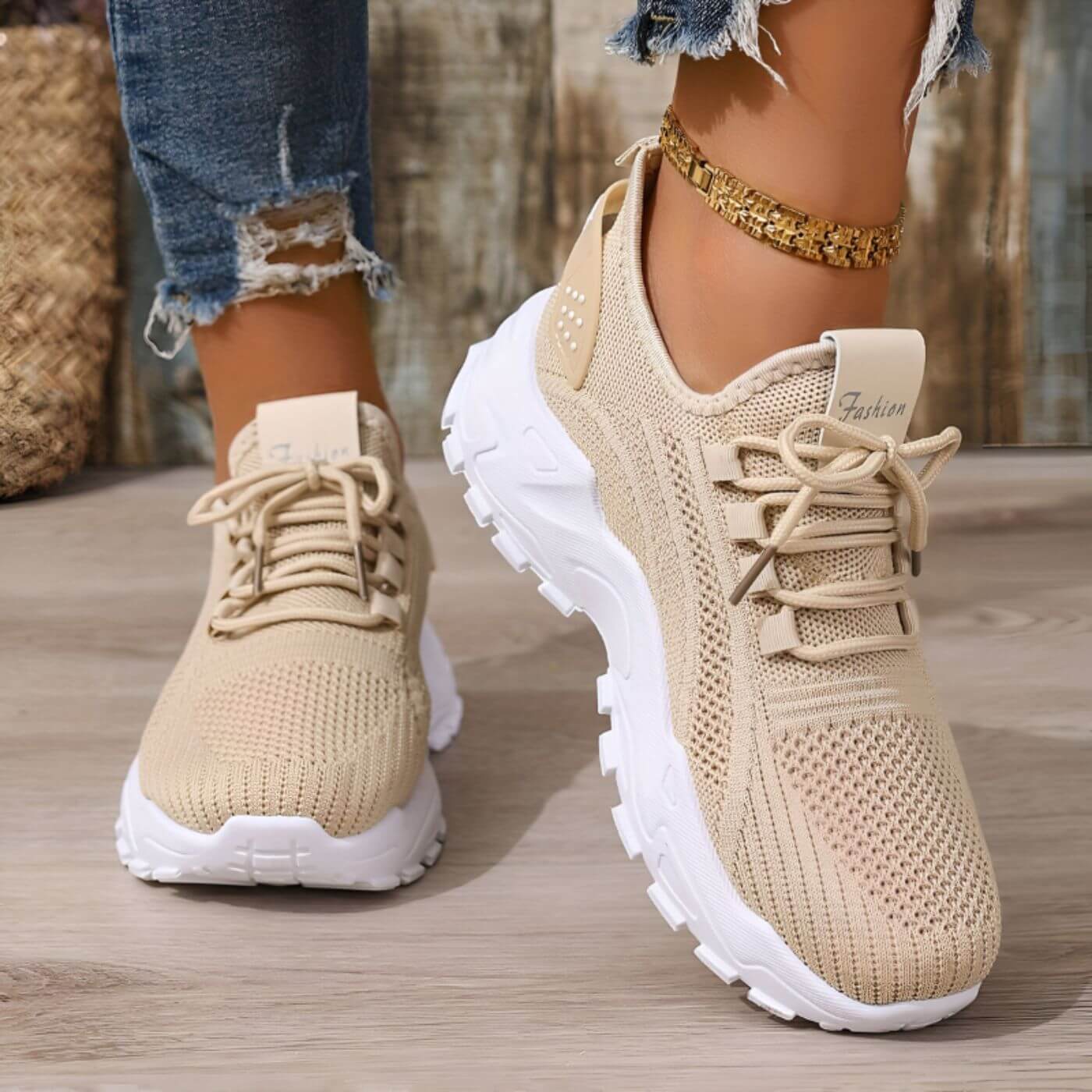 Light gray orthopedic sneakers with a roomy toe box and cushioned sole, featuring a casual and comfortable style. 0