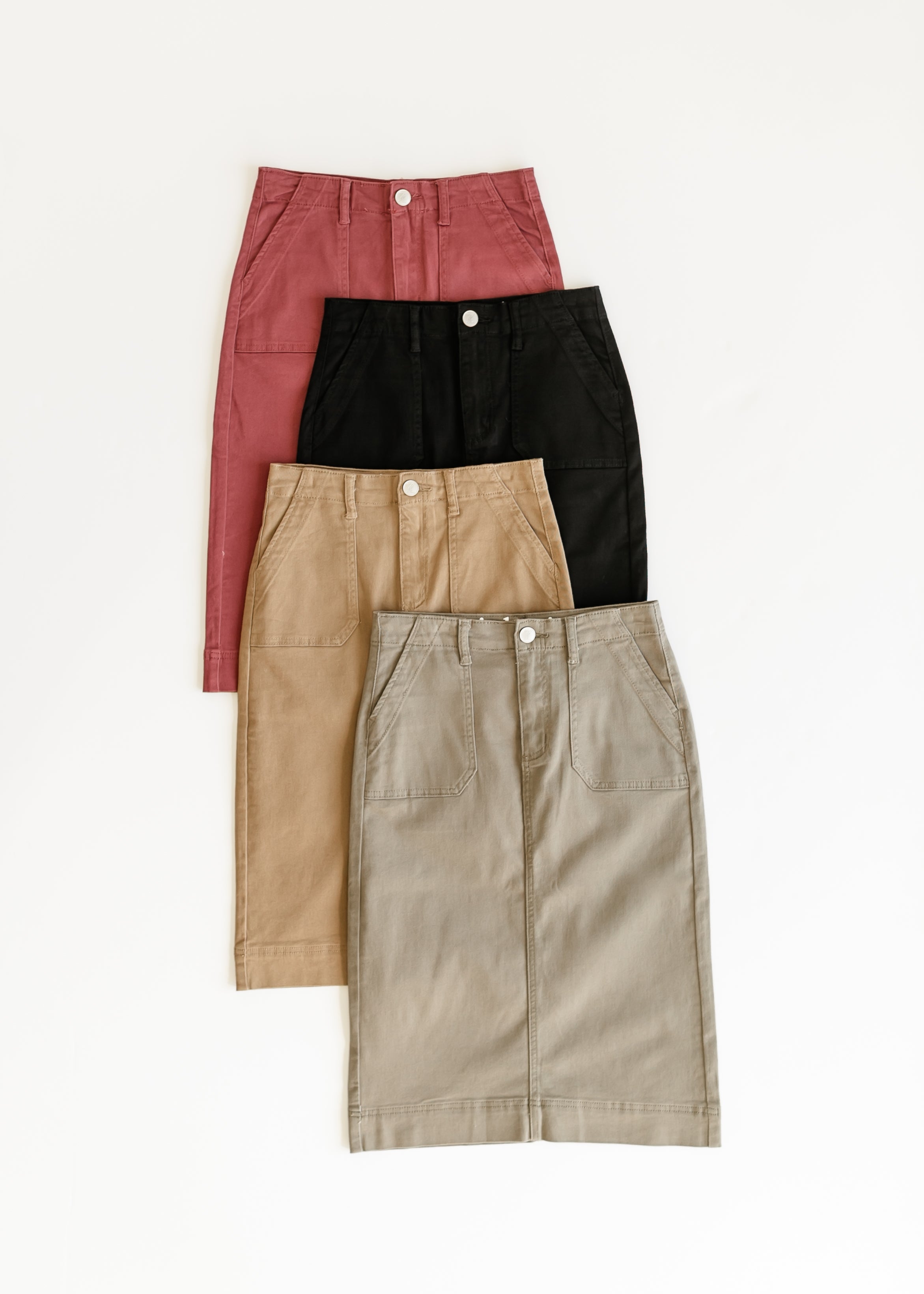 Black cotton twill midi skirt, stretchy and semi-fitted style for a comfortable and sleek look. 2