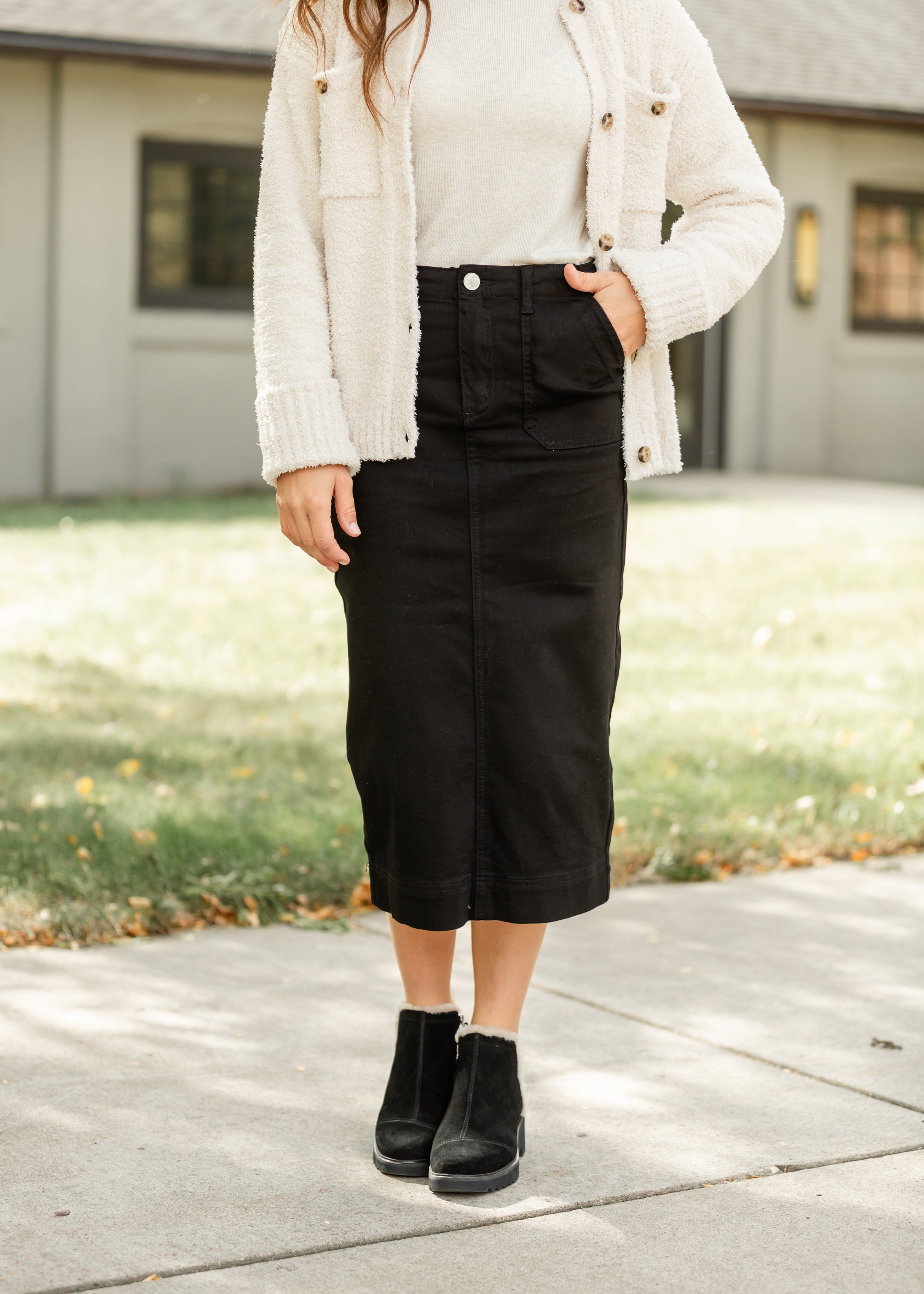 Black cotton twill midi skirt, stretchy and semi-fitted style for a comfortable and sleek look. 9