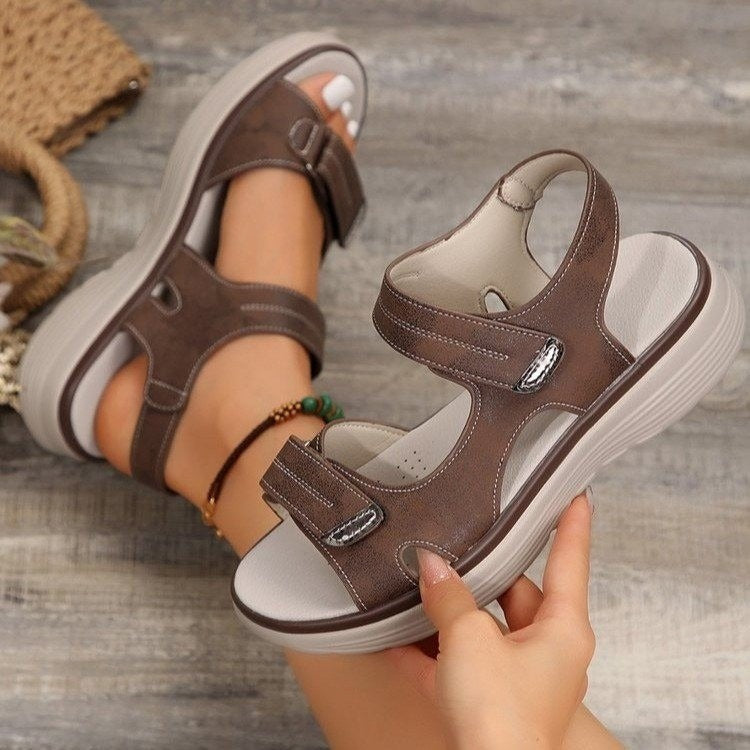 Black orthopedic support sandals with a cushioned sole, featuring a casual and comfortable design for everyday wear. 2