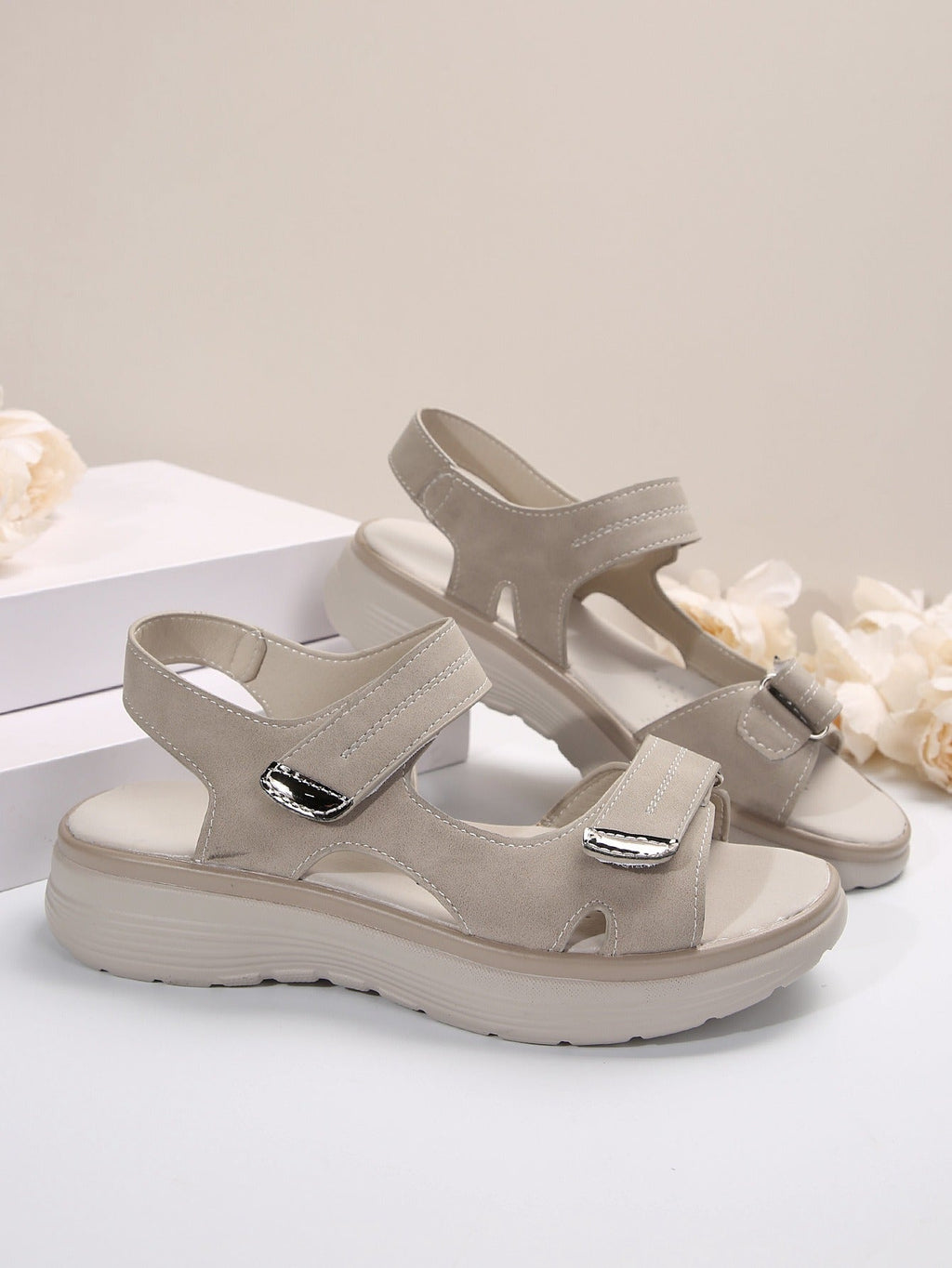 Black orthopedic support sandals with a cushioned sole, featuring a casual and comfortable design for everyday wear. 3