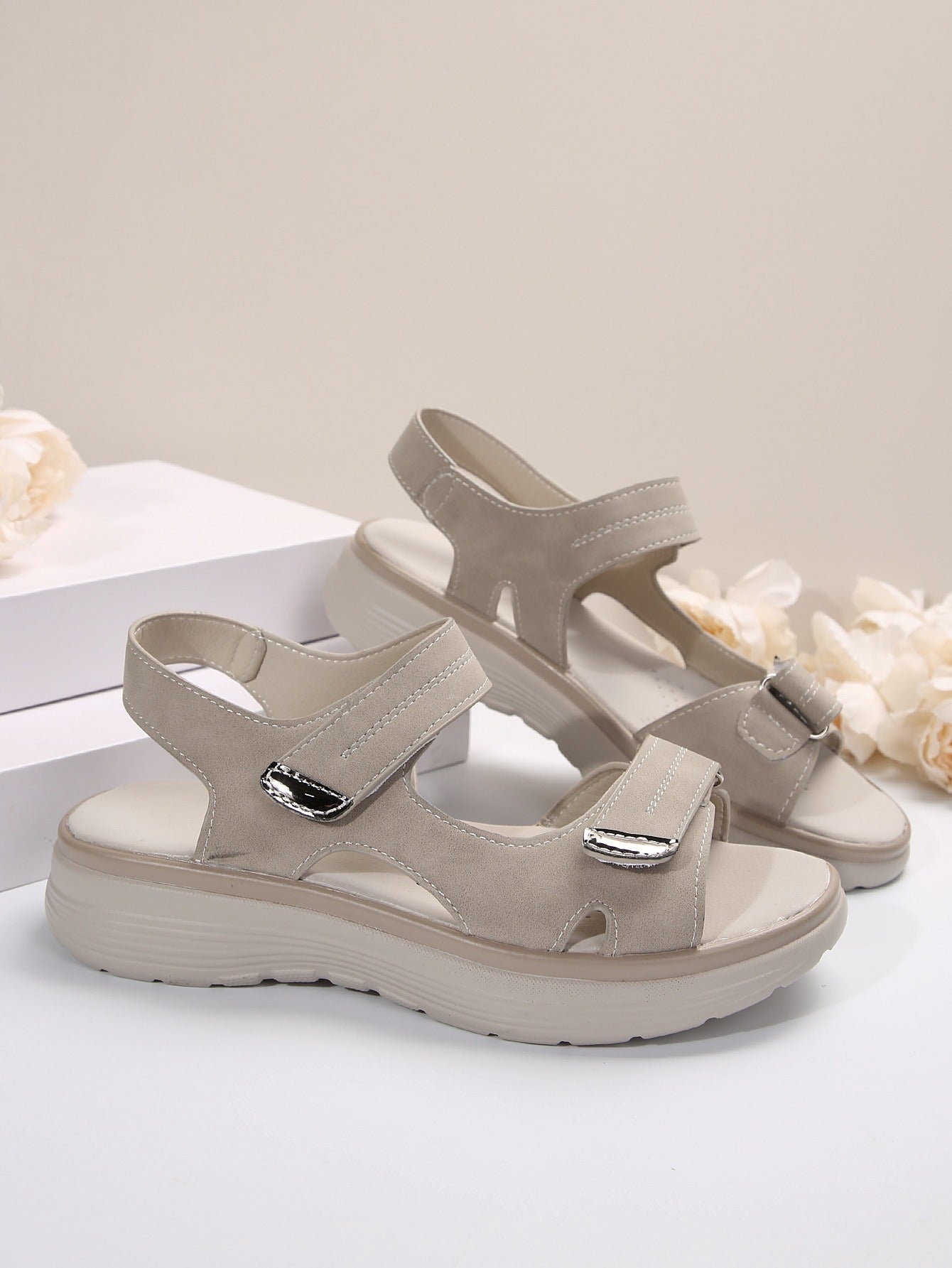 Black orthopedic support sandals with a cushioned sole, featuring a casual and comfortable design for everyday wear. 3