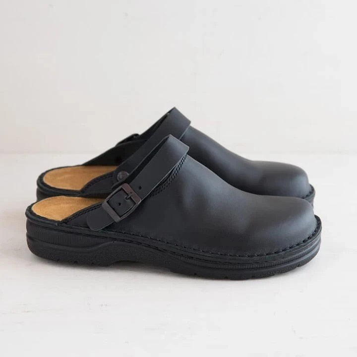 Comfortable orthopedic shoes in navy blue with a cushioned sole and breathable mesh design. 2