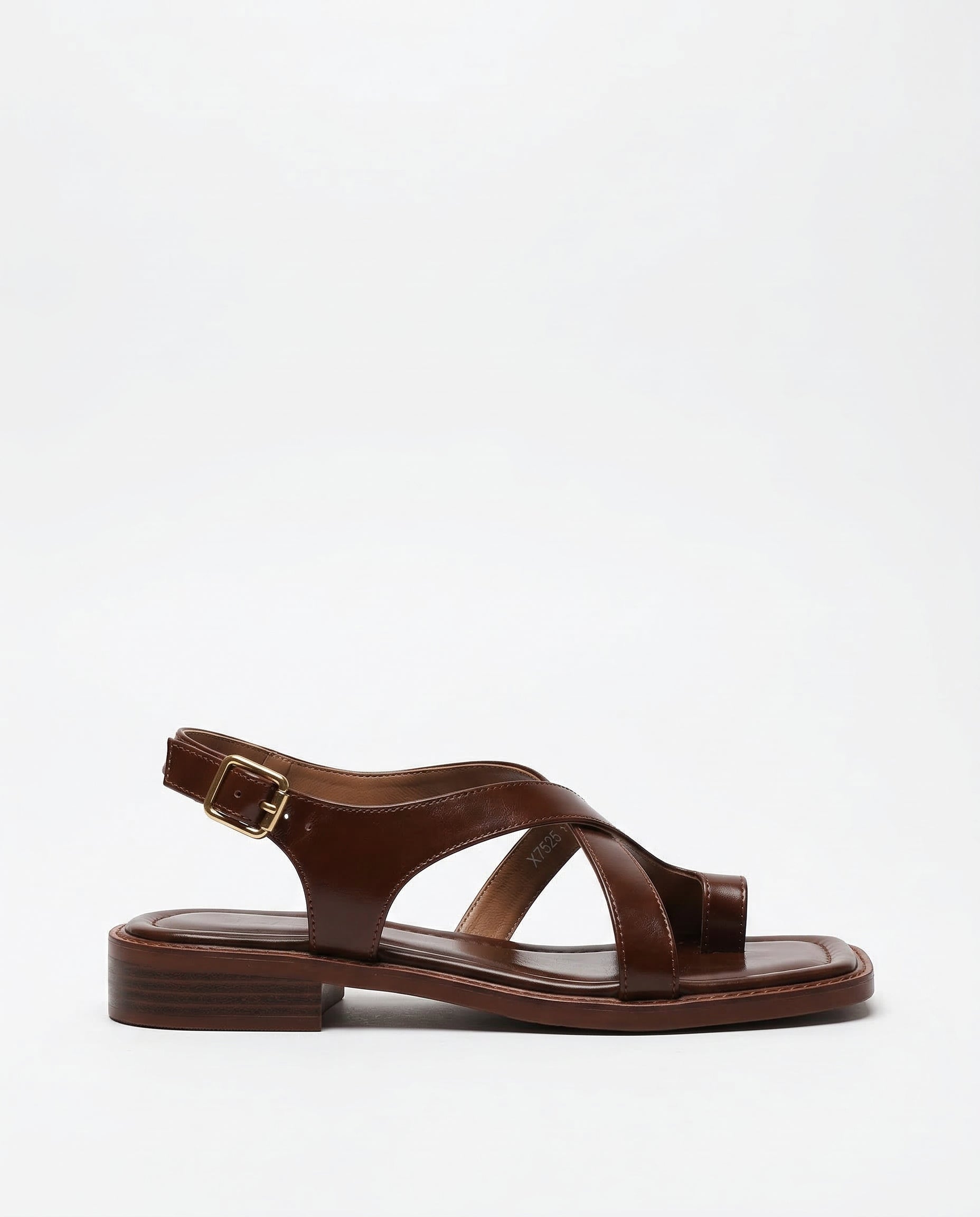 Brown leather cross sandals with a casual style, featuring a simple yet elegant design for everyday wear. 0