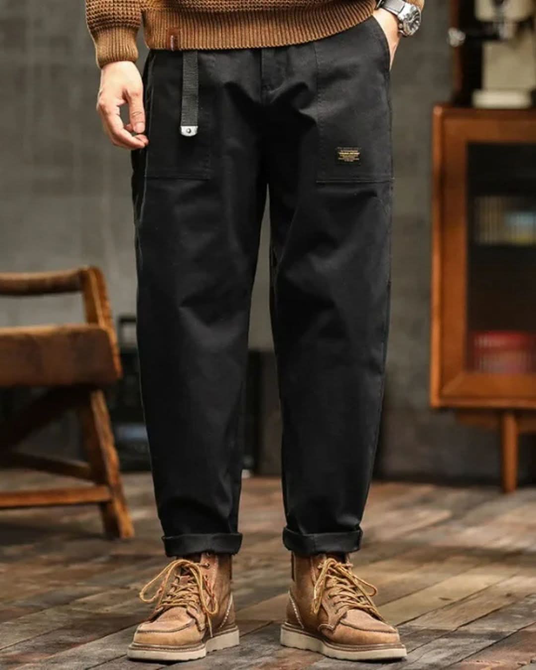 Relaxed fit vintage cargo pants in olive green cotton with flap pockets. 4