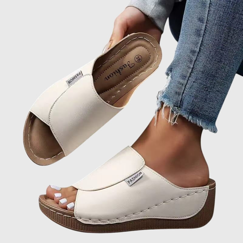 Light brown classic walking sandals with a cushioned sole, designed for comfort and casual wear. 0