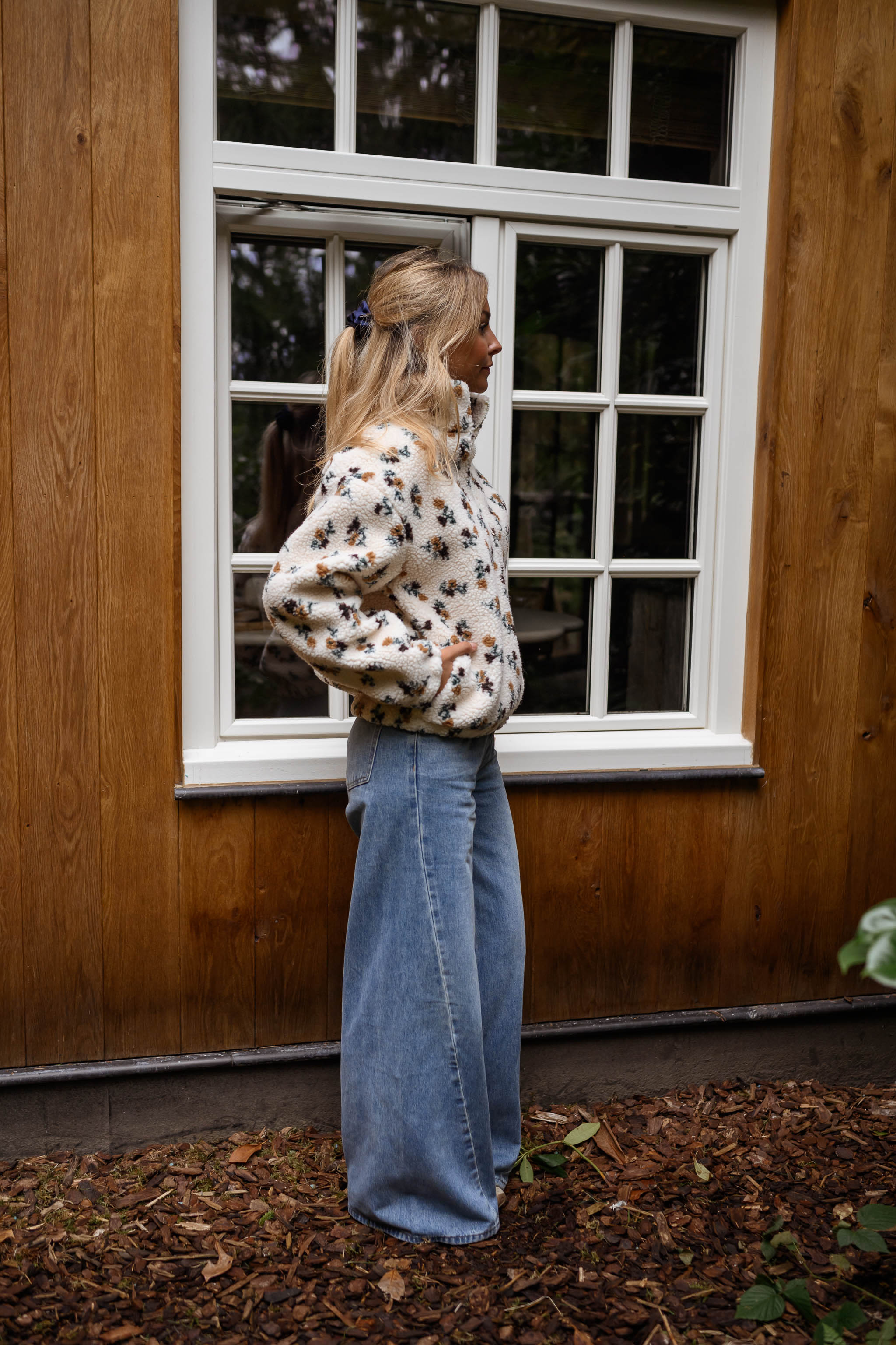 Alice Ecru Floral Fleece – detail view