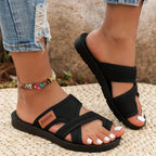 Comfortable women's sandals in soft beige with a casual, cushioned design for everyday use. 0
