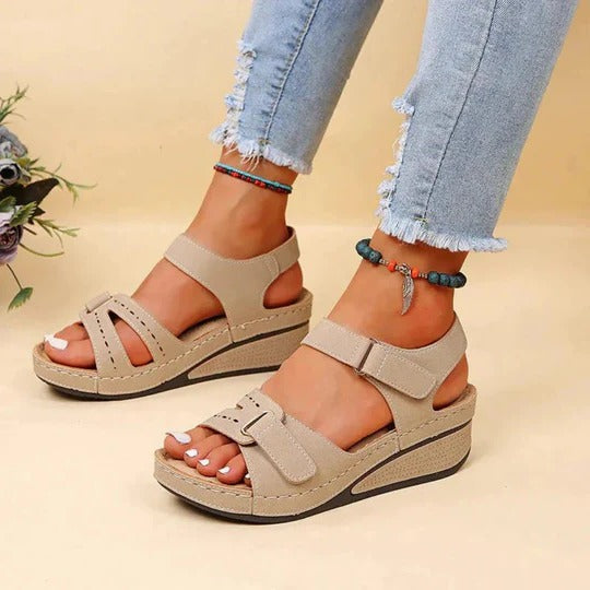 Lightweight brown walking sandals with a casual style, featuring adjustable straps for comfort. 3