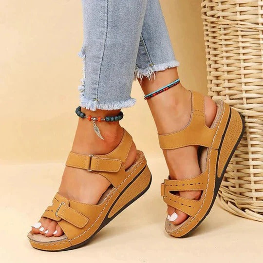Lightweight brown walking sandals with a casual style, featuring adjustable straps for comfort. 4