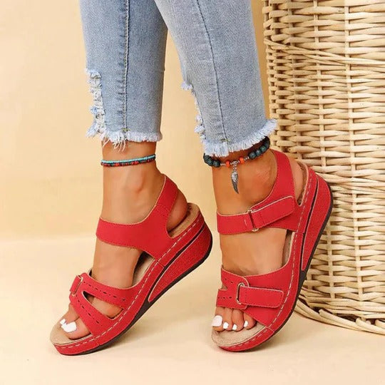 Lightweight brown walking sandals with a casual style, featuring adjustable straps for comfort. 6