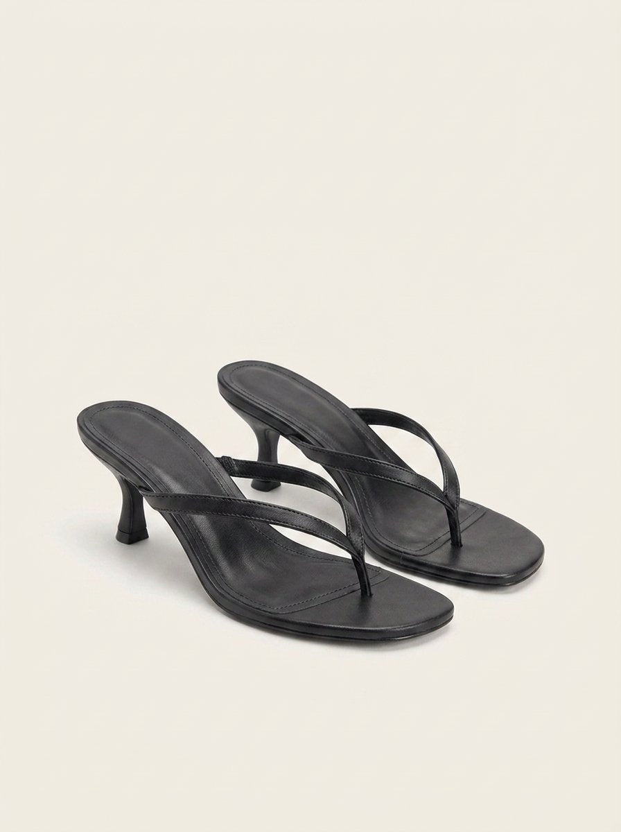 Freja kitten heel shoes, pair 3/4 view