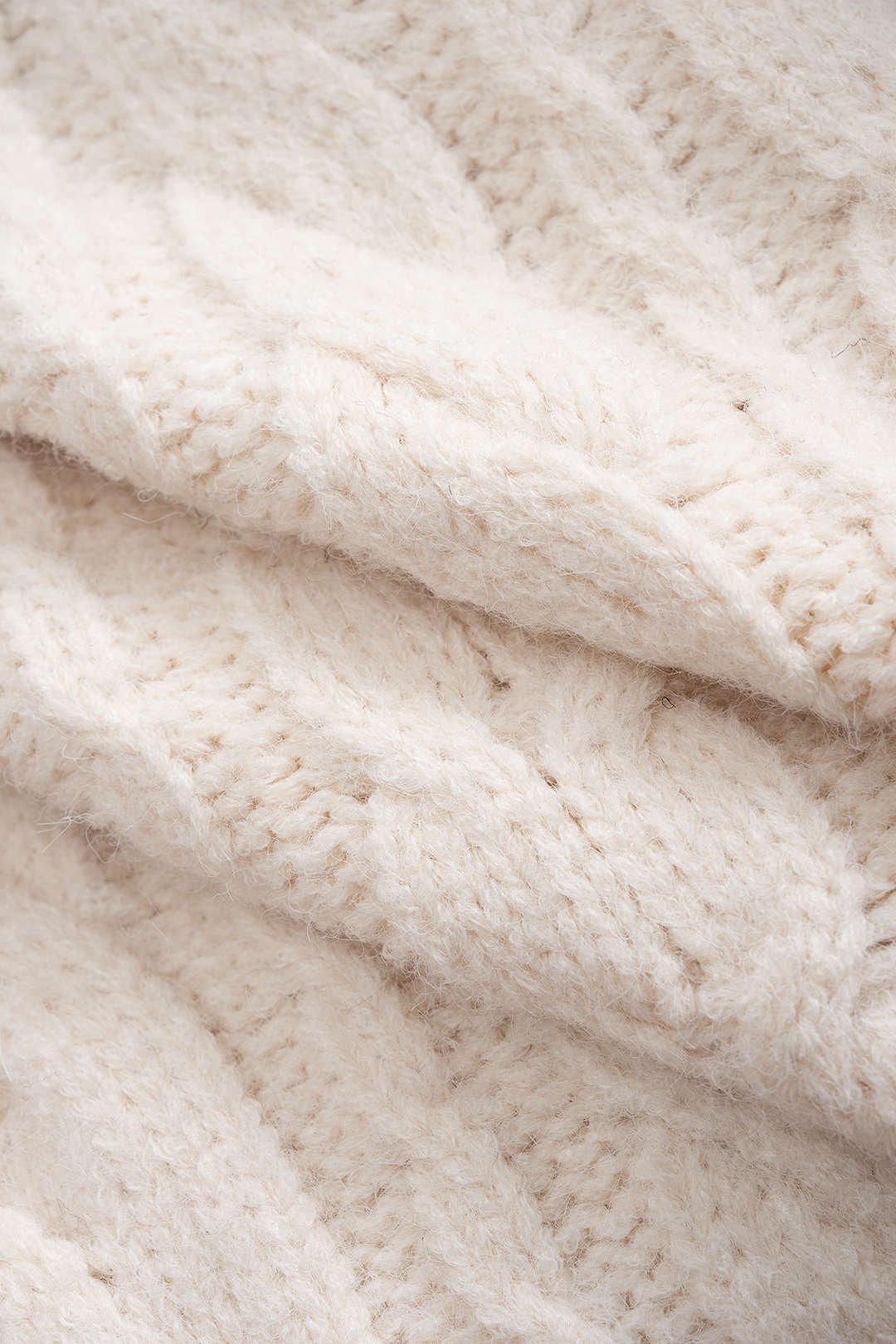 Floor cardigan cream cable-knit fabric close-up