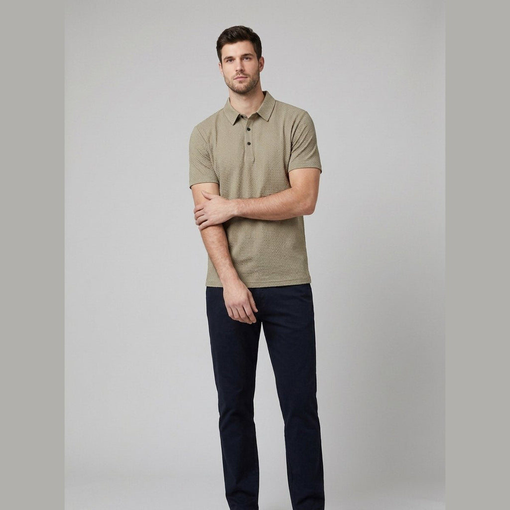 Teddy golf polo beige on model