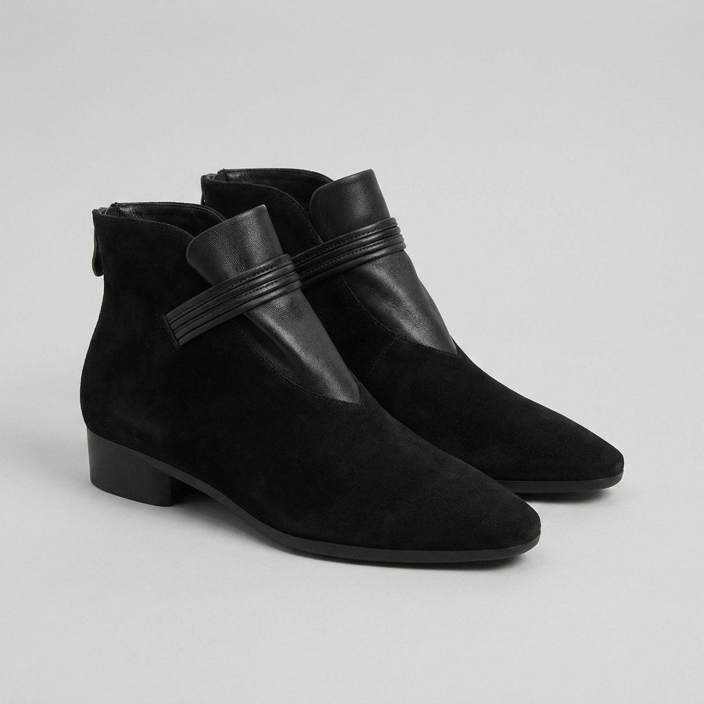 Viva suede ankle boots black pair