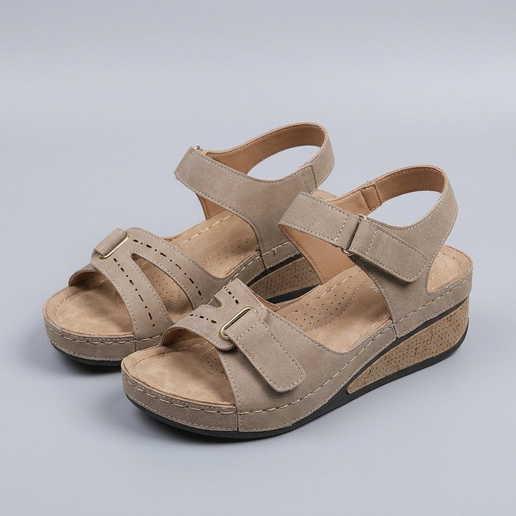 Wanda walking sandals beige