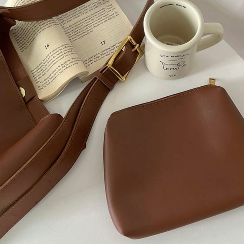Ellaiza | Classic Buckle Shoulder Bag – detail view