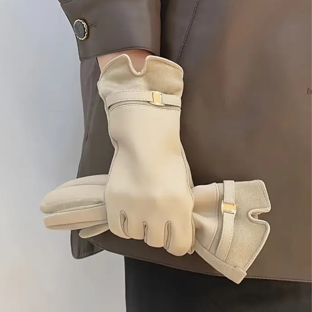 Greta Leather-Look Winter Gloves – detail view