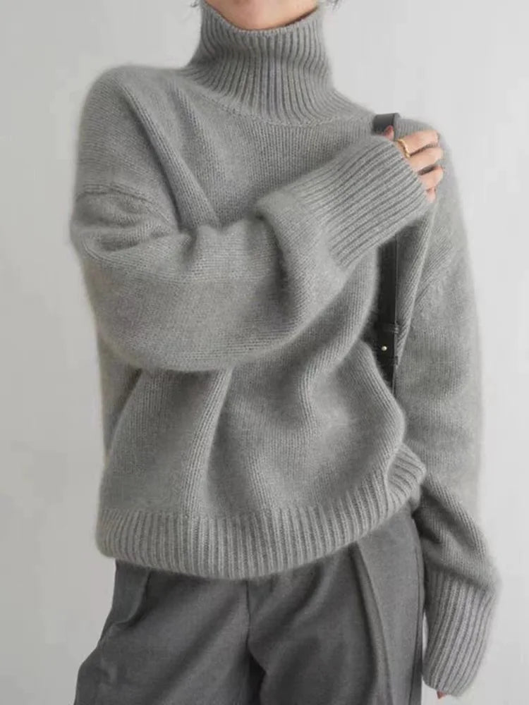 Lin Soft Turtleneck Sweater by Vera Noir – detail view