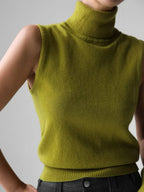Marenton High-Neck Vest – detail view