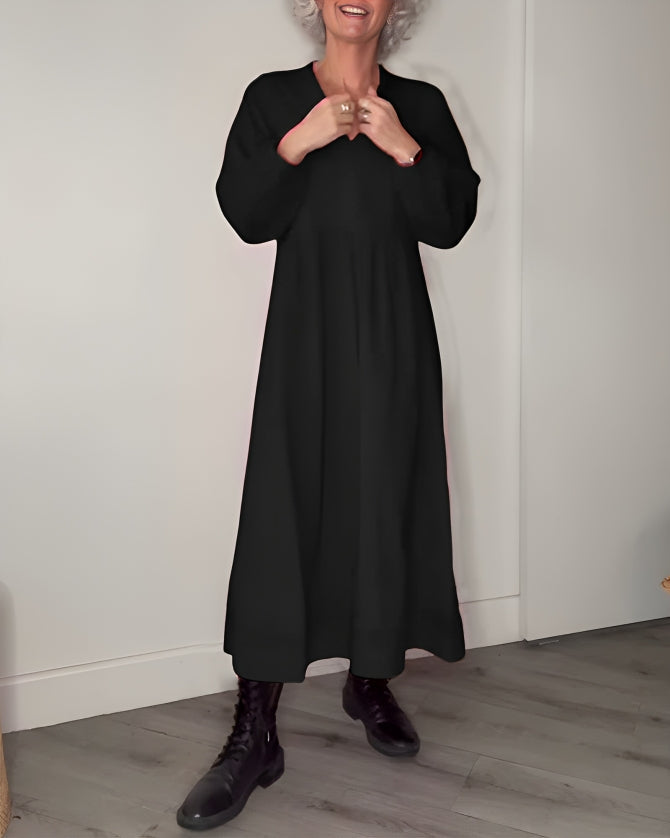 Marisande slimming long dress with V-neckline, neckline detail