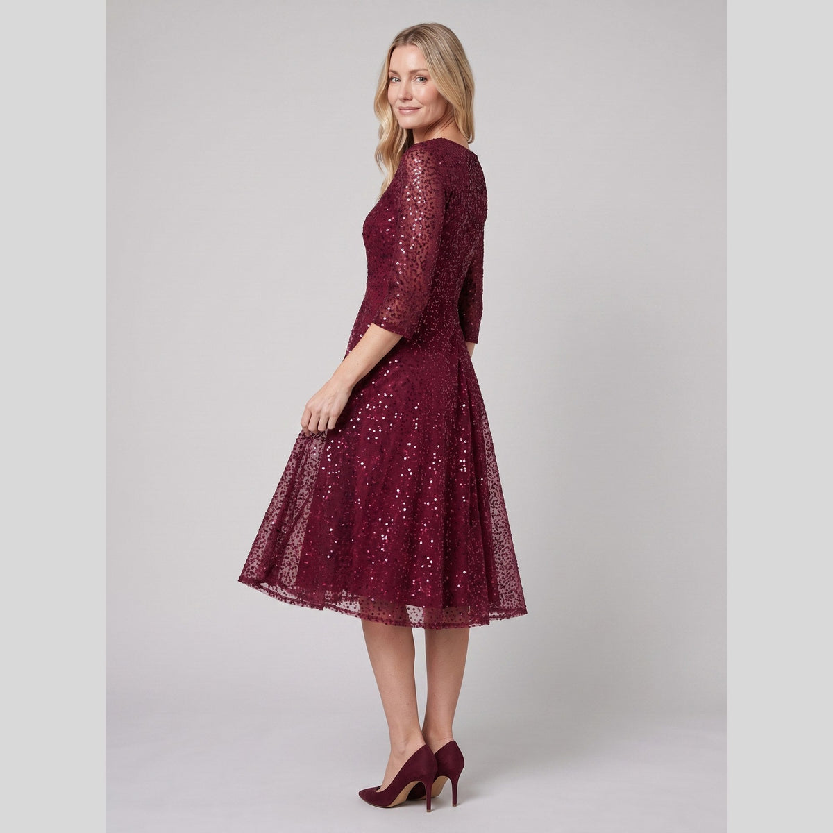 Novara | Sequin Lace Tea-Length Dress by Vera Noir – in burgundy