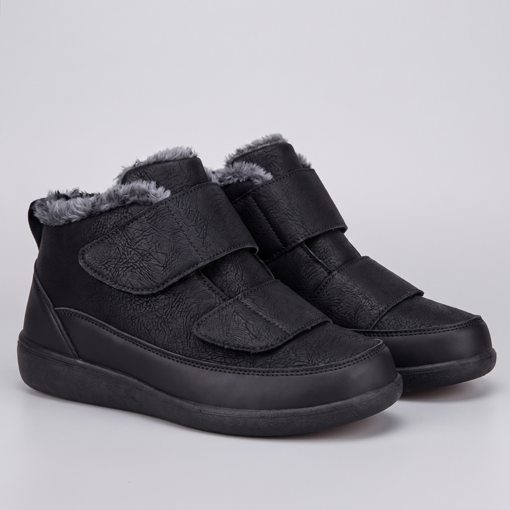 Orbin Men's Snow Boots in black – styled view