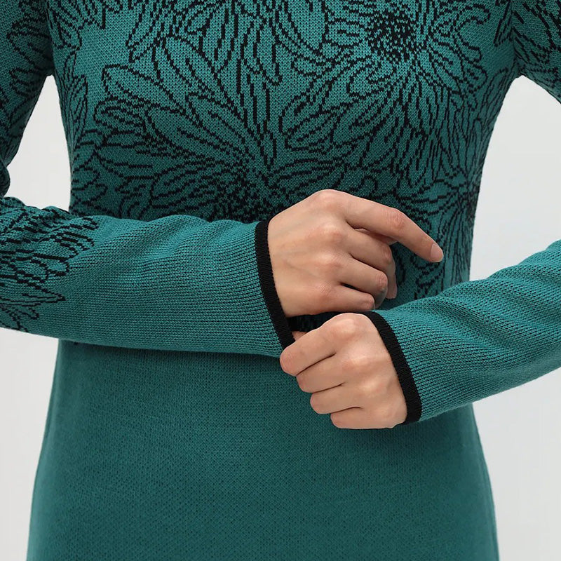 Rhoselavessa Printed V-Neck Dress – close-up