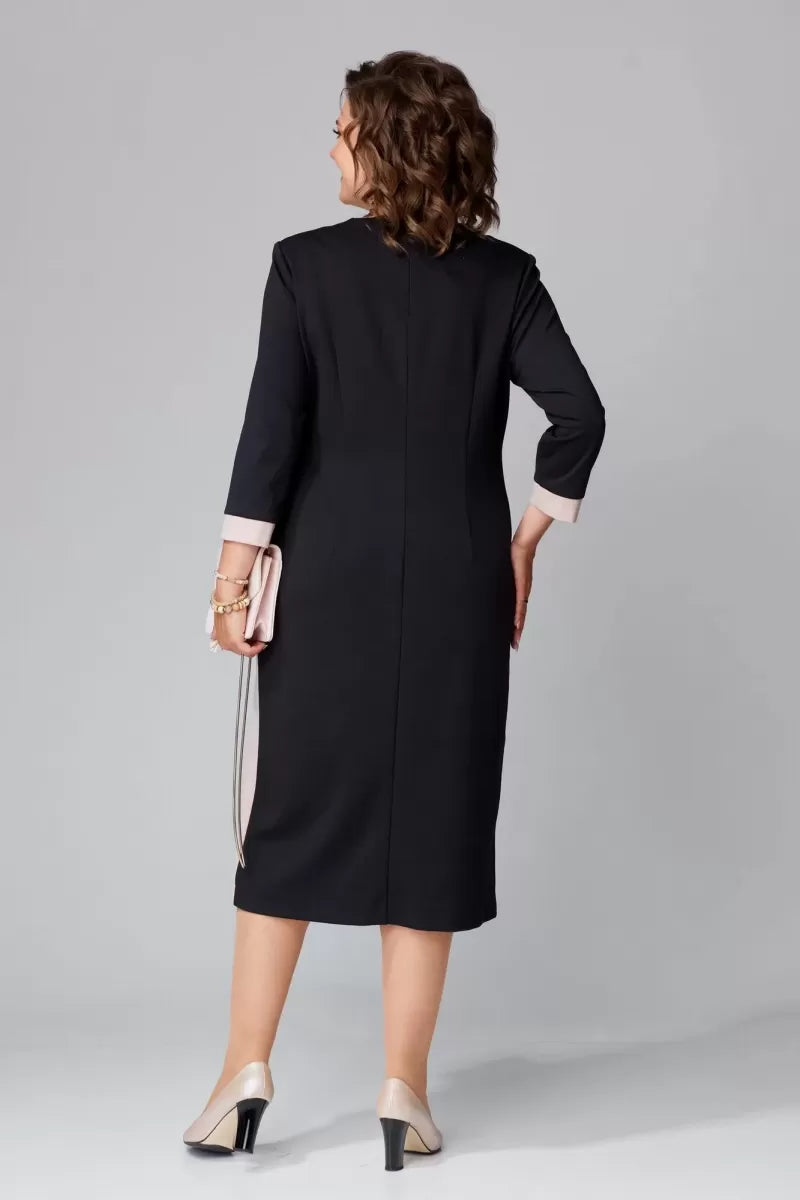 Rhoselivessa Contrast V-Neck Dress – styled view