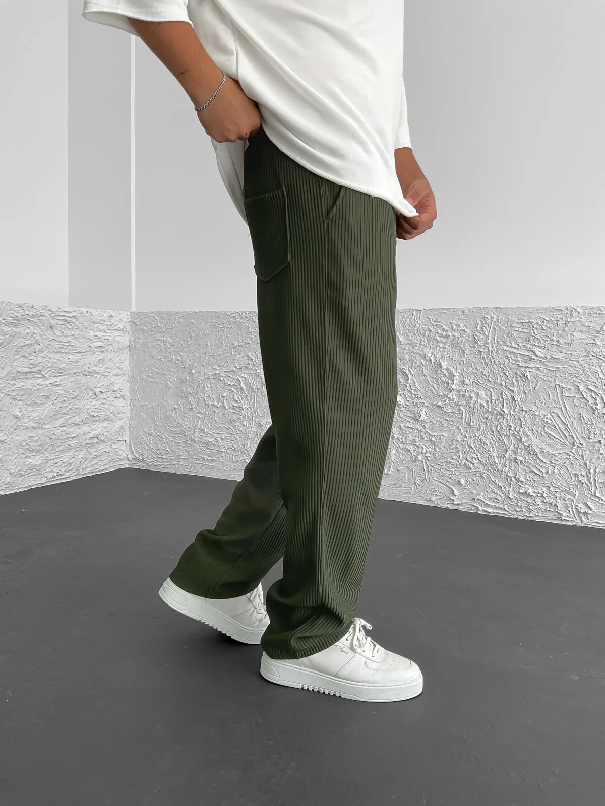 Rive Ribbed Relaxed Fit Trousers – detail view