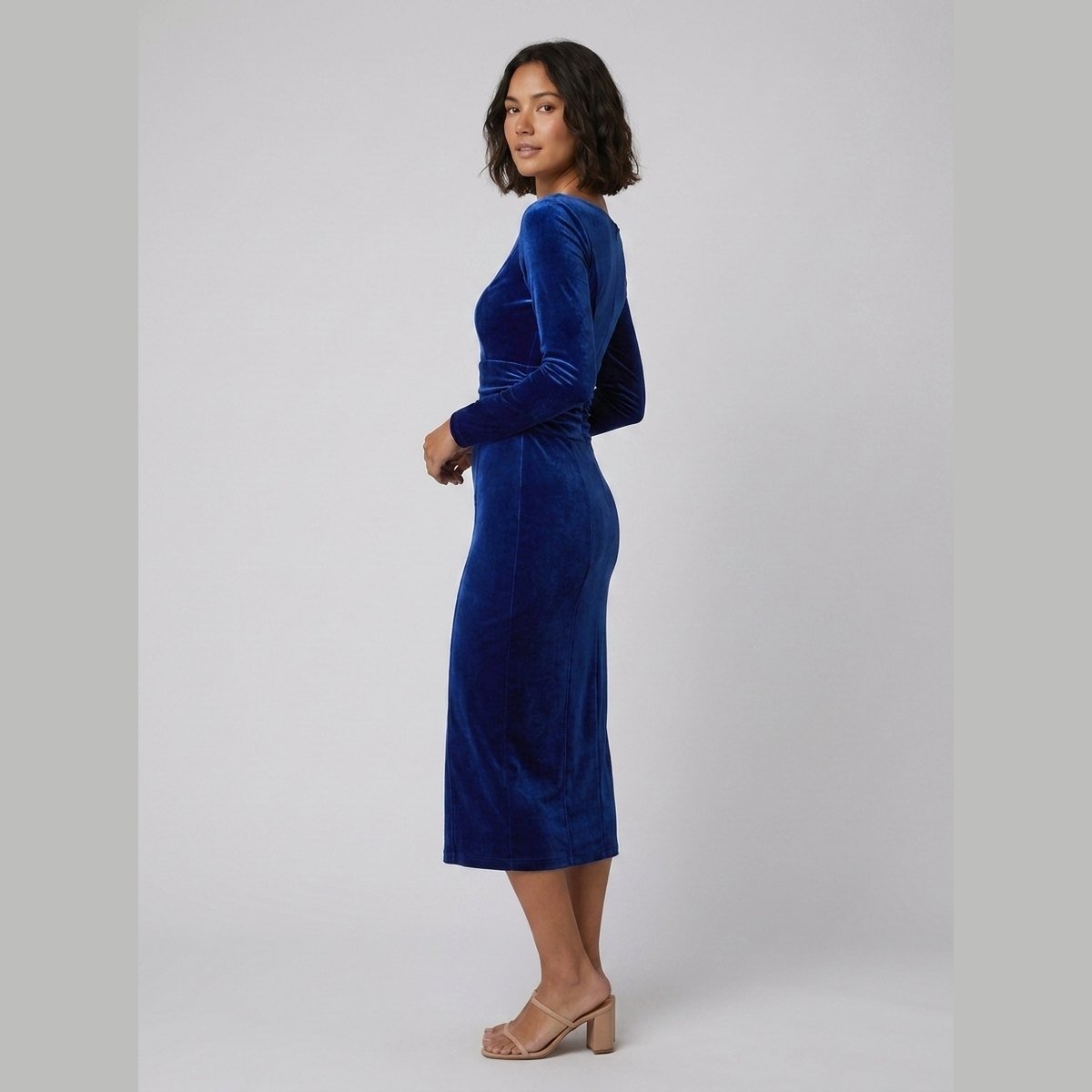 Rosalba | Long-Sleeve Velvet Bodycon Dress by Vera Noir – side view