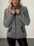 Simona | Cozy Zip-Up Jacket – detail view