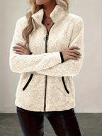 Simona | Cozy Zip-Up Jacket – detail view