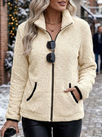 Simona | Cozy Zip-Up Jacket – detail view