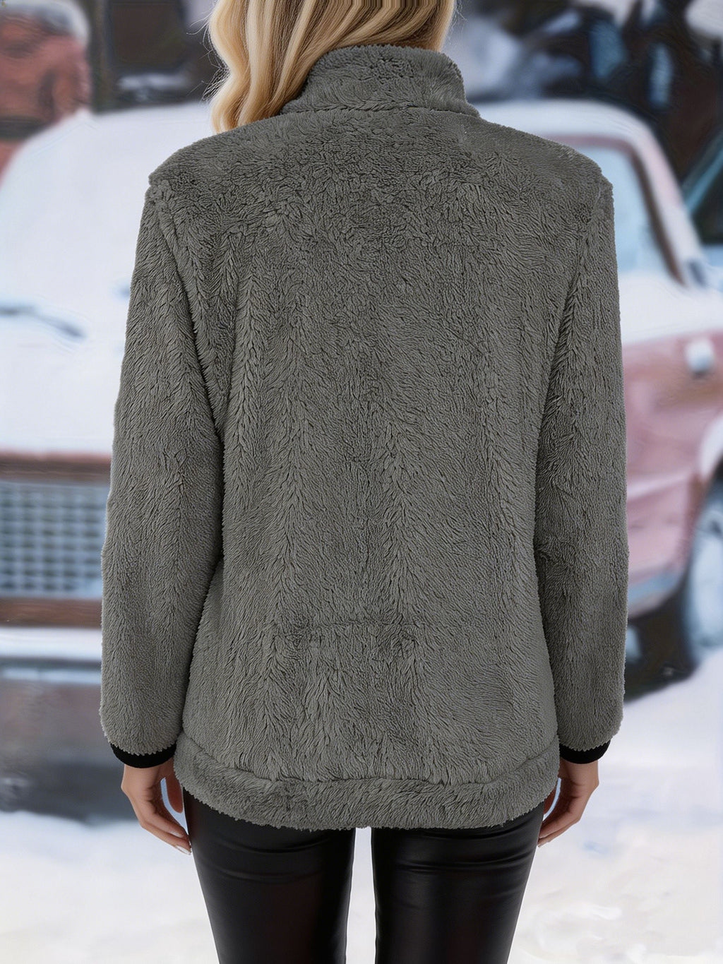 Simona | Cozy Zip-Up Jacket – detail view