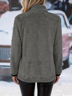 Simona | Cozy Zip-Up Jacket – detail view