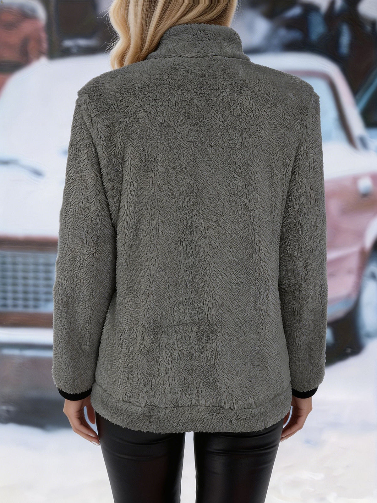 Simona | Cozy Zip-Up Jacket – detail view