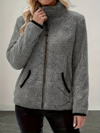 Simona | Cozy Zip-Up Jacket – detail view