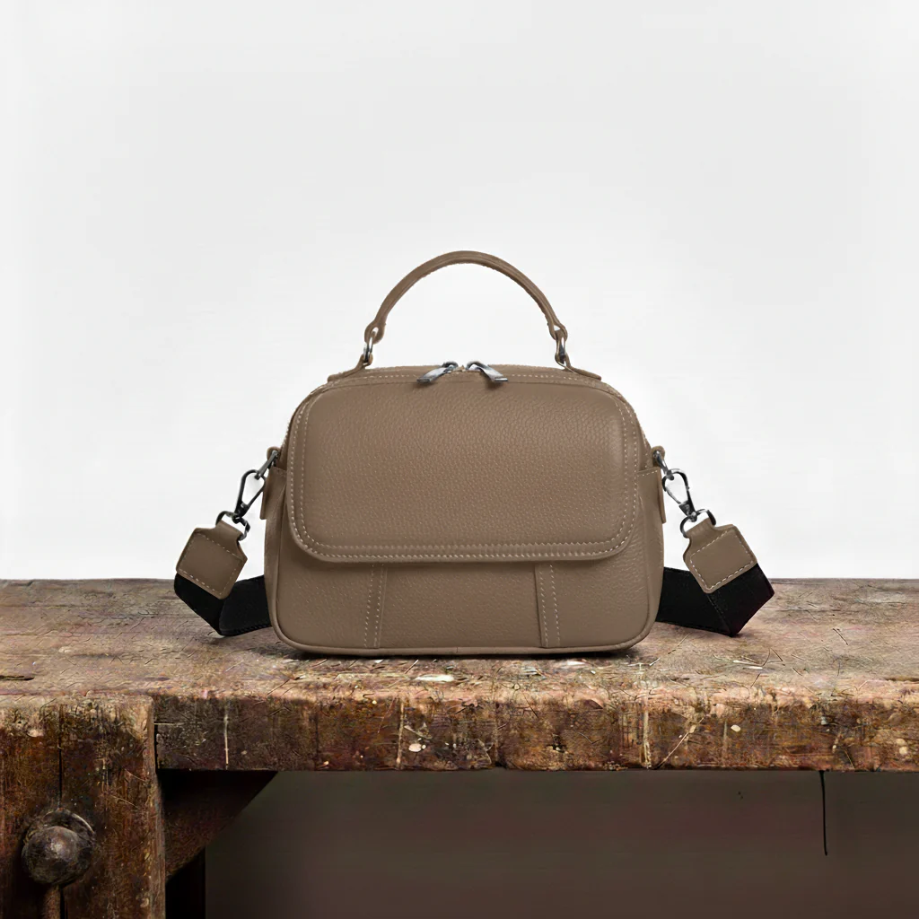 Teresa | Classic Minimalist Shoulder Bag – front view