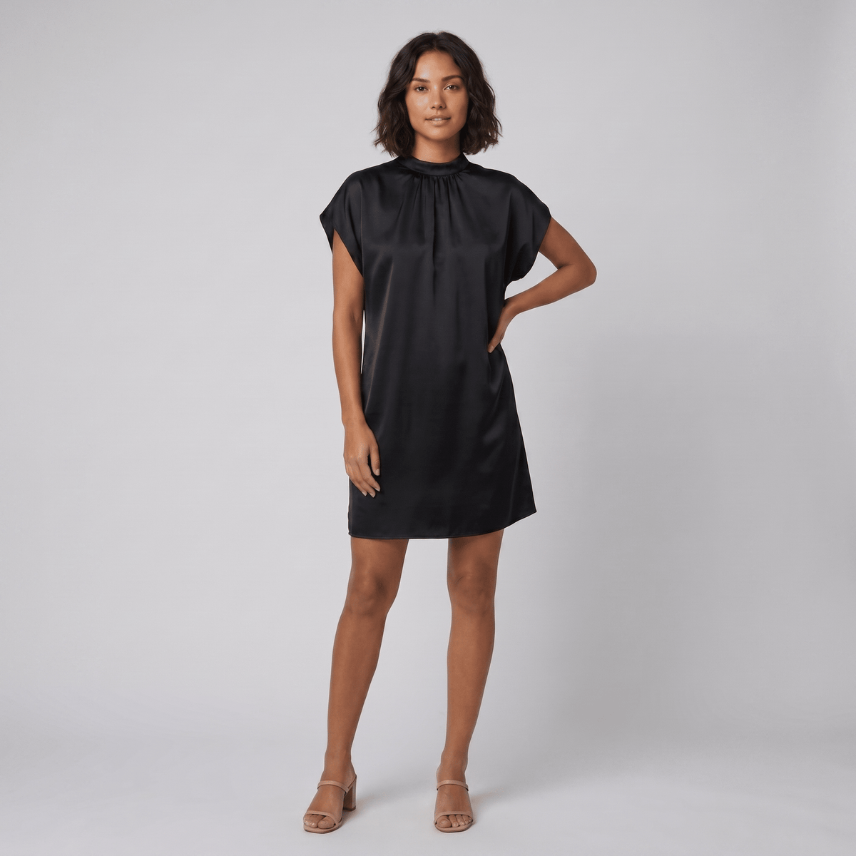 Trudy | Straight-Cut Round-Neck Shift Dress by Vera Noir – in black