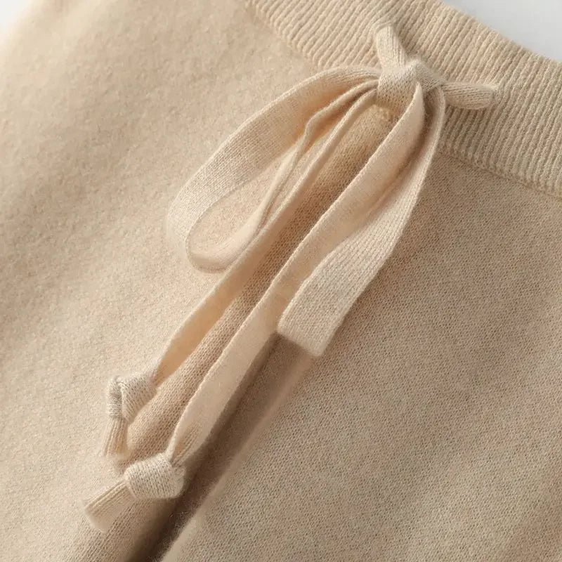 Verenice Light Knit Pants – styled with sneakers